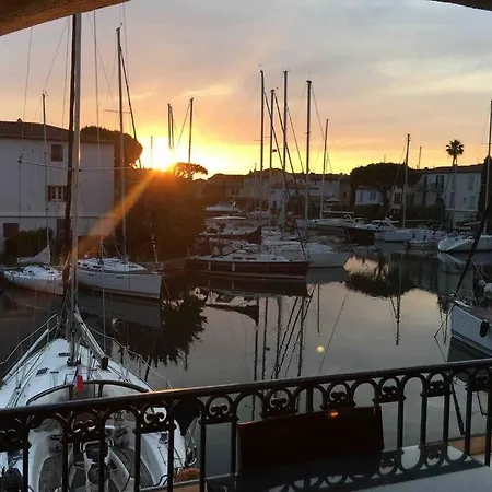 Charming In Port Apartmán