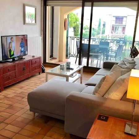 Charming In Port